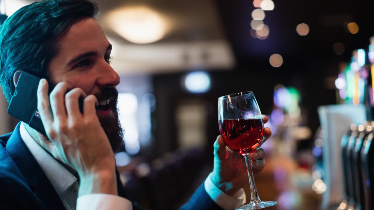 Crean ‘modo borracho’ para no usar apps del celular cuando estás ebrio