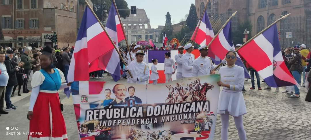 Desfile de la independencia Dominicana en Roma.