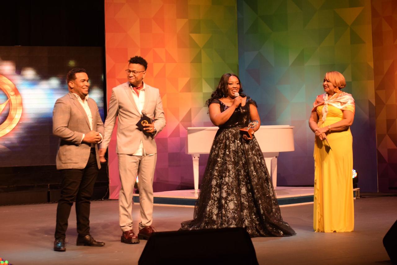 Neuris Jhannett conquista aguas internacionales con exitosa gira