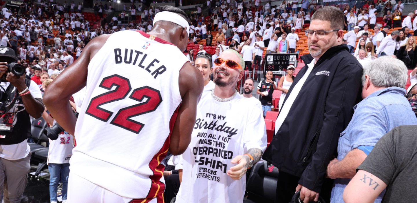 Nadie se quiso perder Miami Heat vs New York Knicks: J Balvin, espectador de lujo y fue la sensación.