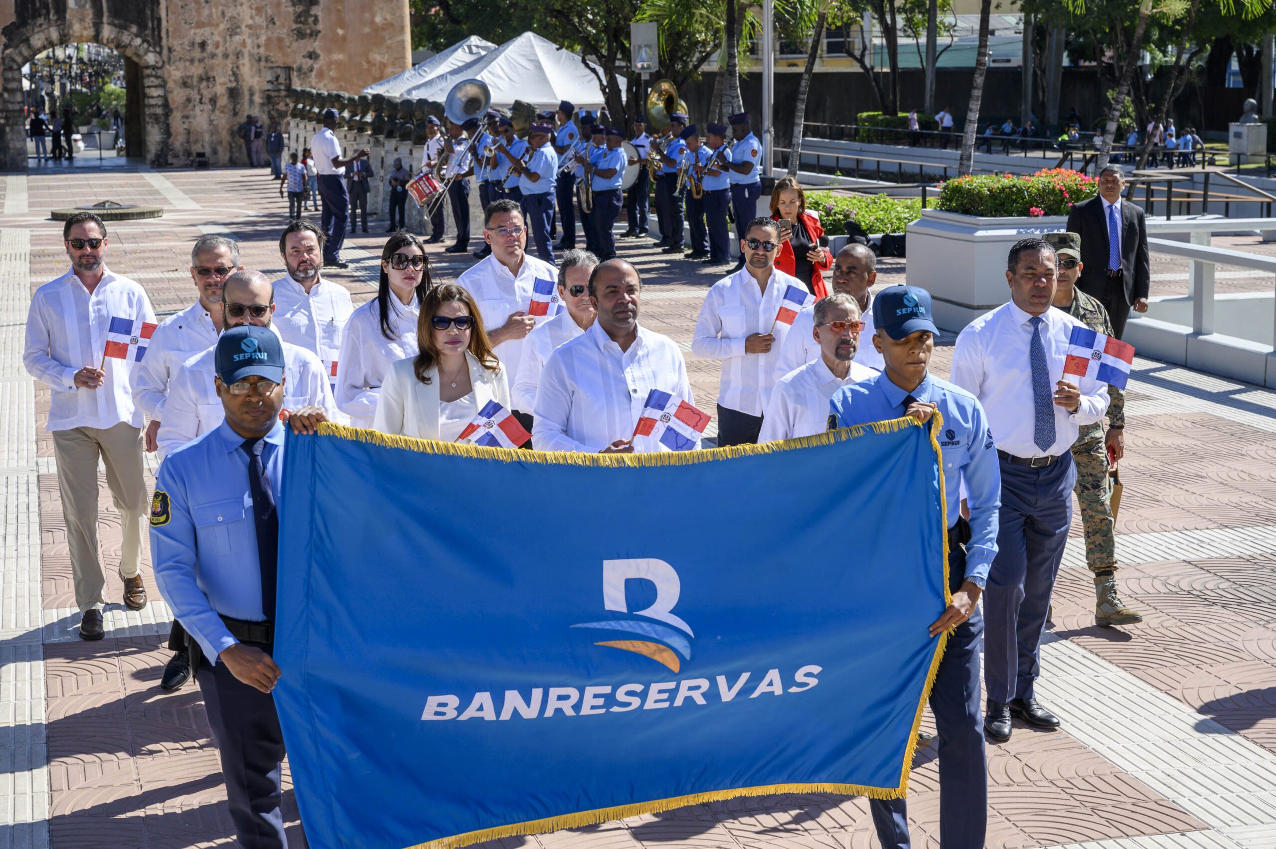 Banreservas rinde homenaje a los héroes de la patria