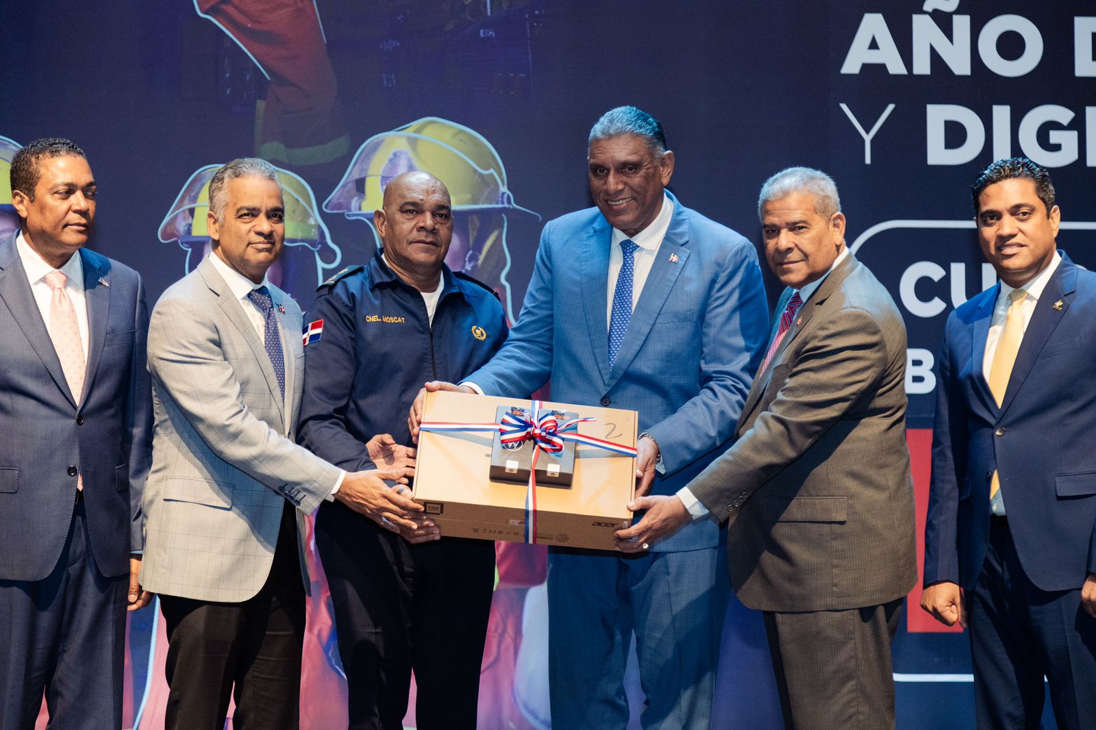 Interior y Policía afianza dignificación de bomberos con incremento a 15 mil pesos mensuales a su sueldo