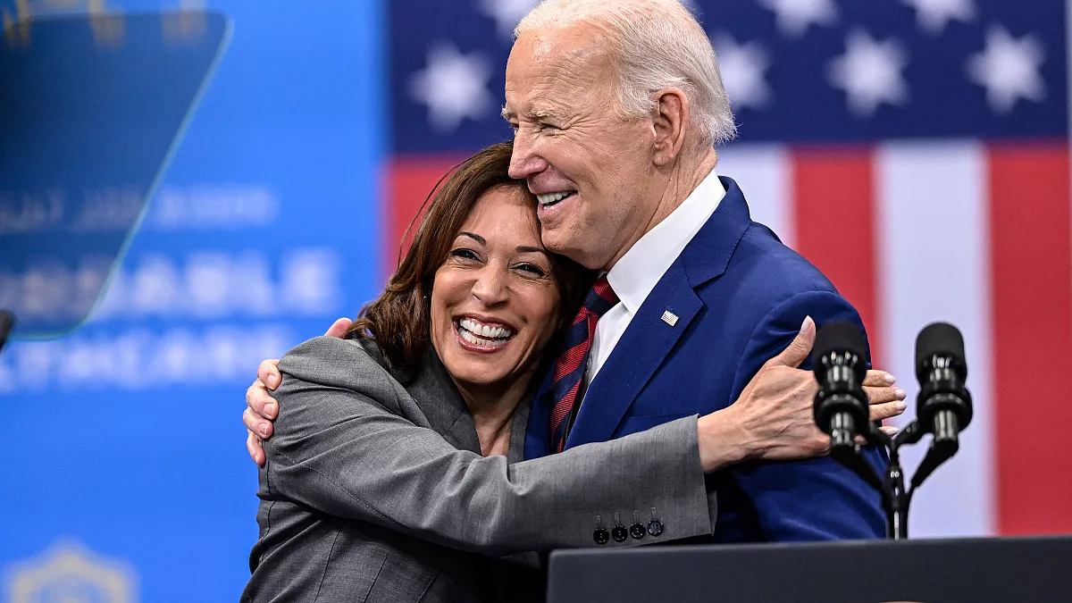 Biden cobija a Harris rumbo a la presidencia y advierte a Trump que descubrirá el poder de las mujeres