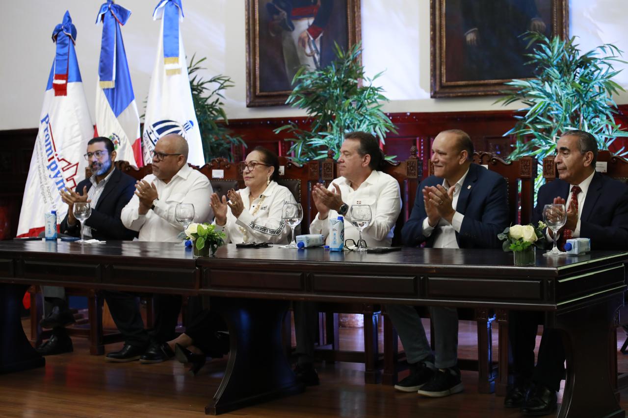 Video- Promipyme entrega financiamiento a empresarios afectados por incendio en Santiago