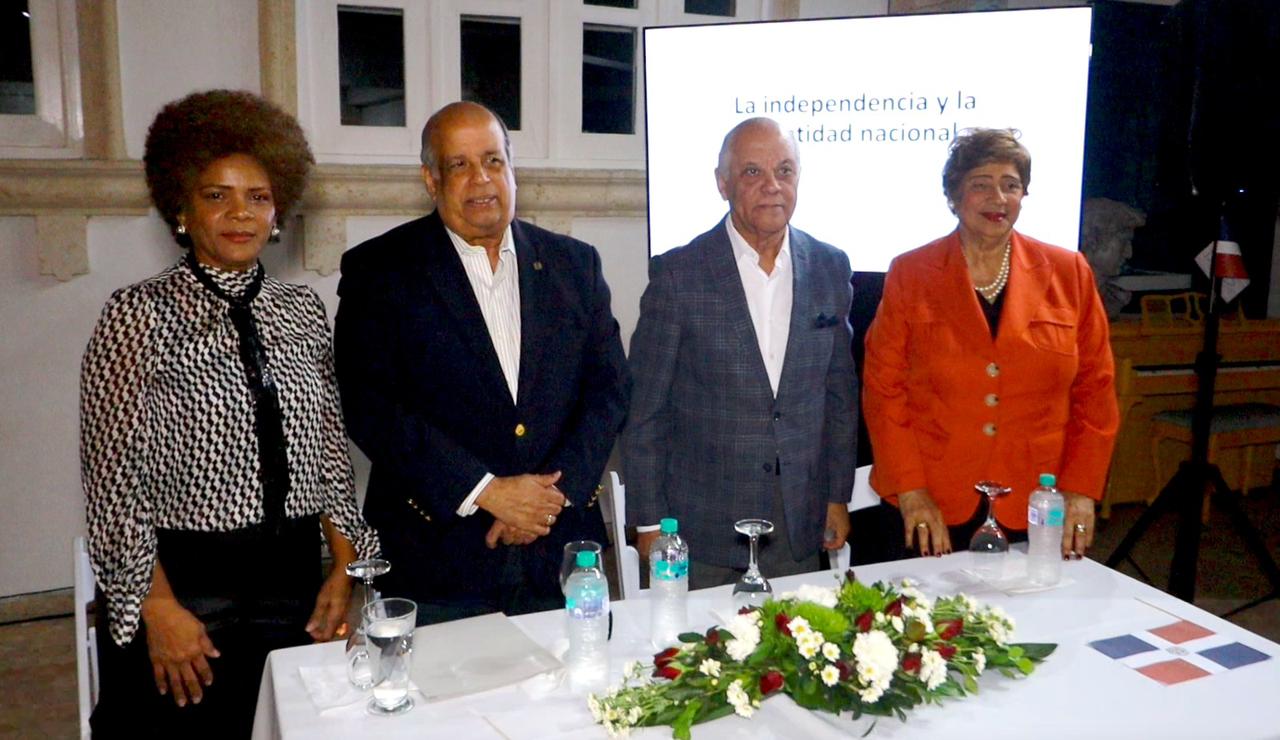 Centro Cultural Mirador presentó conferencia sobre independencia y identidad nacional