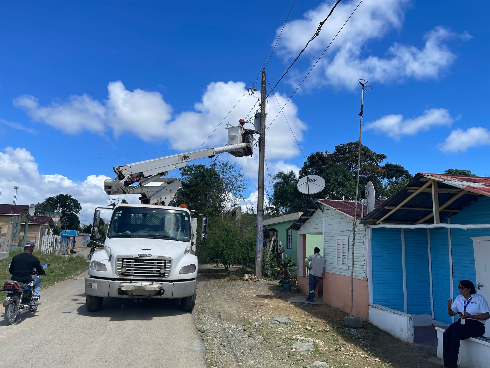 Junta Municipal de Gonzalo y Edeeste realizarán programa de iluminación y electrificación en sectores de la demarcación