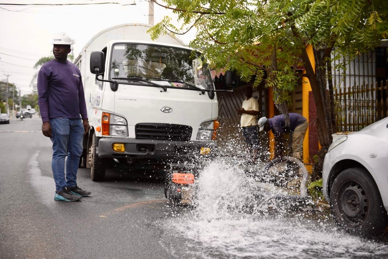 CAASD da respuesta rápida y oportuna a las averías y optimiza el servicio de agua potable en Gran Santo Domingo
