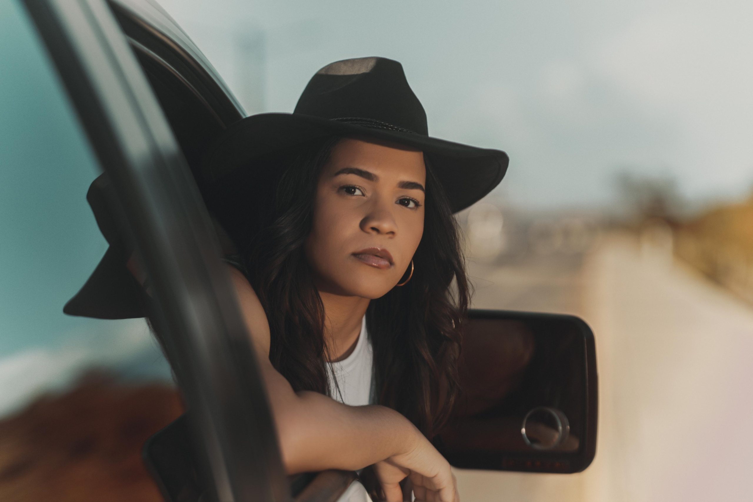 Caroll Díaz presenta su nuevo sencillo “No Quiero Verte Por Aquí”