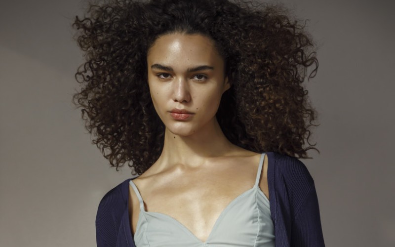 Modelo Mily Reuter cautiva con su profesionalismo en pasarelas internacionales