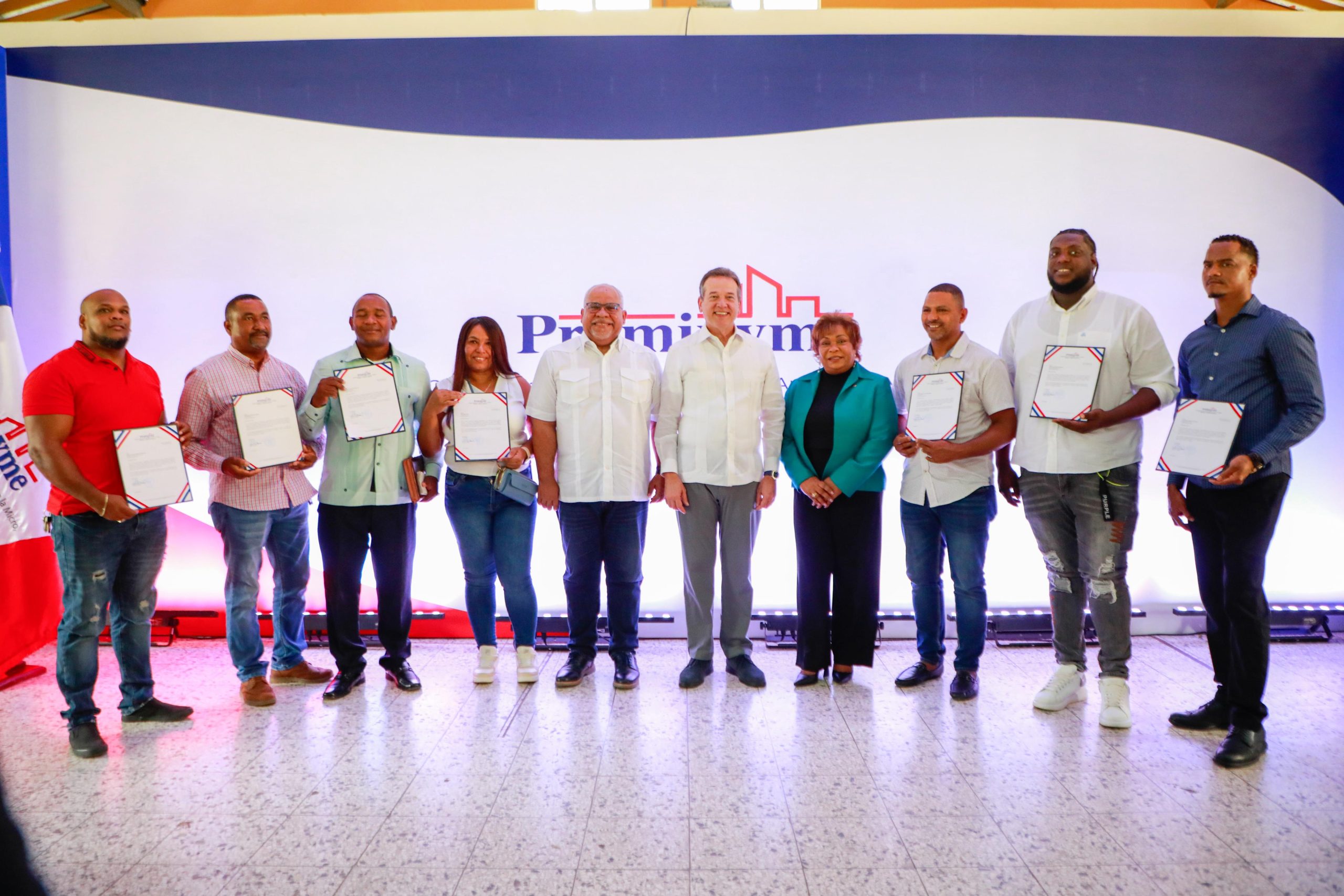 Video- Gobierno entrega RD$90 millones en créditos a 500 microempresarios de Pedro Brand