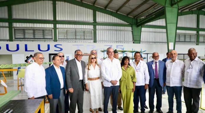 Presidente Abinader sigue reforzando y modernizando seguridad aérea del país con ensamblaje de los aviones TP-75 Dulus, en la Base Aérea de San Isidro