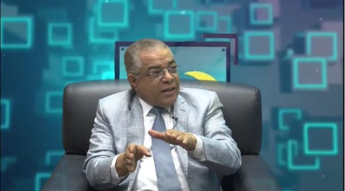 Luis Reyes acusa al gobierno de mala gerencia económica y uso ineficiente del gasto público