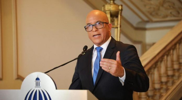 Homero Figueroa destaca avance del pasaporte dominicano en ranking internacional