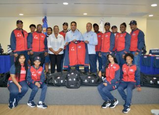 Ministro Kelvin Cruz entrega indumentaria que usarán atletas en Juegos Panamericanos Junior