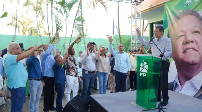 Leonel juramenta en la Fuerza del Pueblo a un regidor, un vocal, varios presidentes de intermedio y más dirigentes del PLD