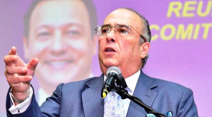 Charlie Mariotti evalúa precandidatura presidencial para 2028