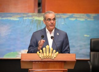 Reportaje- Abinader quiere erradicar círculo vicioso de pobreza, pero reconoce necesita más ingresos fiscales