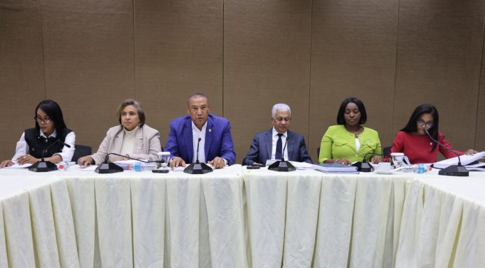 Comisión Bicameral estudia Código Penal se declara en sesión permanente