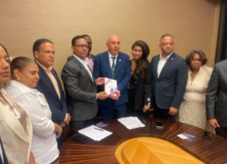 Delegación de diputados se reúnen con presidente de Federlogistica en Roman, Italia