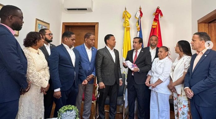 Diputados abordan diferentes temas con embajador ante la Santa Sede y cónsul general de Milano