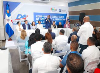 Víctor Pichardo y funcionarios del DA ratifican mediante firma, compromiso con la ética, la integridad y la transparencia institucional