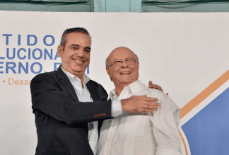 Presidente Luis Abinader y expresidente Hipólito Mejía están reunidos discutiendo situación haitiana