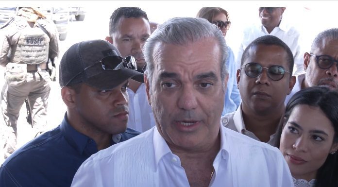 Preocupado por medio país apagado, el Presidente Abinader visita la termoeléctrica Punta Catalina