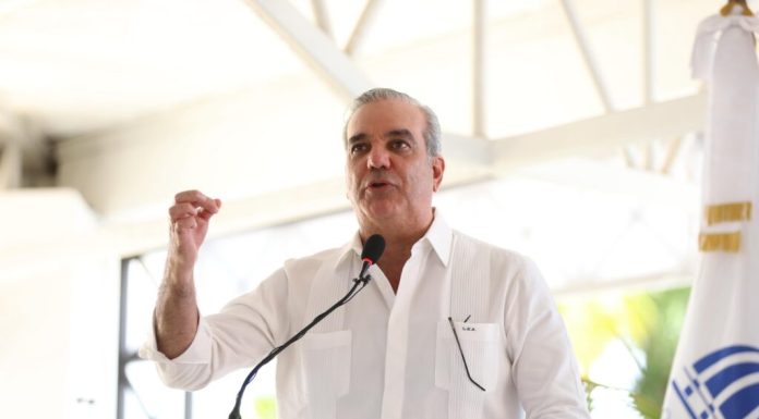 Reportaje- Gobierno toma del dinero prestado que tenía guardado en los bancos para reanimar la economía