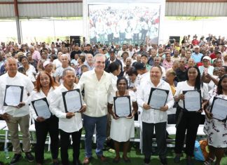 Presidente Abinader entrega 1,910 títulos de propiedad, de un total de 3,314 que beneficiará a más de 10,000 personas en Los Guaricanos