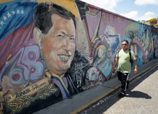 Cuartel donde está la tumba de Hugo Chávez acoge registro de milicianos en Venezuela