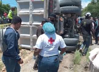 Accidente deja al menos cinco fallecidos en la 6 de Noviembre; 911 brinda asistencia