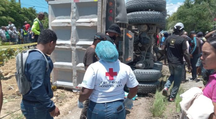 Accidente deja al menos cinco fallecidos en la 6 de Noviembre; 911 brinda asistencia