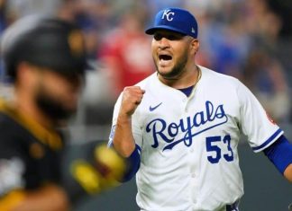 Carlos Estévez llegó a 33 rescates, Soto de 5-0 con tres ponches en revés