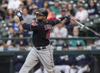 Carlos Santana fue colocado en waivers por los Guardianes