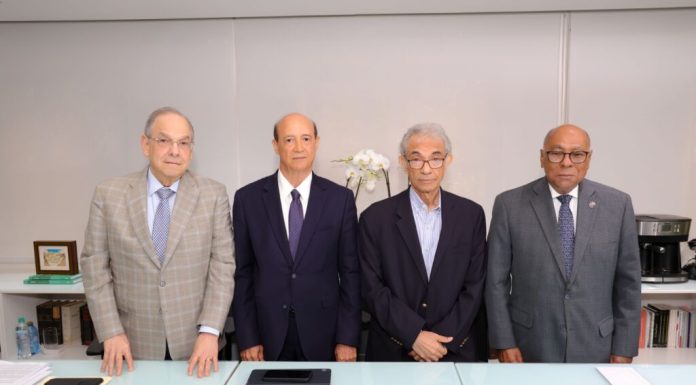 Clínicas privadas recibirán asesoría estratégica ante desafíos estructurales del sector salud