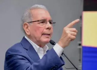 Danilo Medina denuncia el abandono de 11 mil aulas y califica como “criminal” el retroceso del modelo de Tanda Extendida