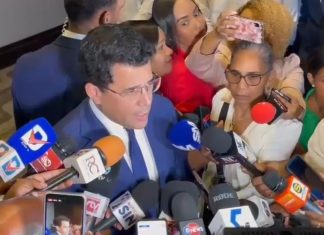 David Collado dice permanecerá un año más en Ministerio de Turismo