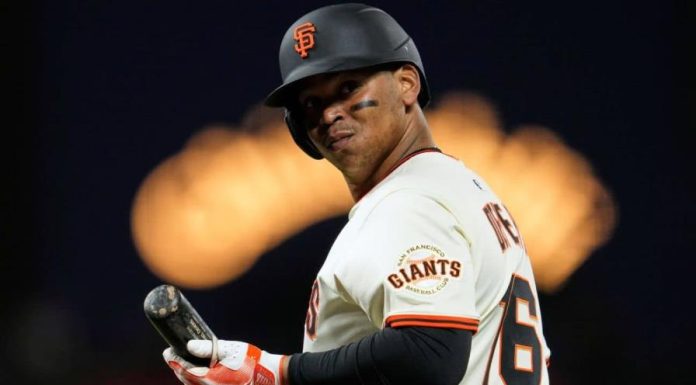 Jonrón de Rafael Devers persigue cifra de Juan Soto