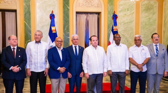 Gobierno promulga Ley 82-25 que fortalece el Plan Nacional de Titulación; elimina impedimento de libre disposición