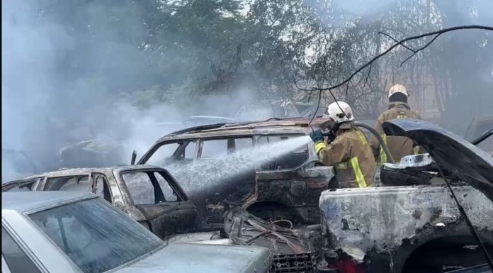 Sesenta vehículos son convertidos en ceniza por un fuego en San Francisco de Macorís