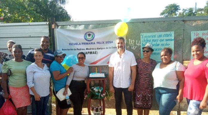 Seis años de espera: comunidad de Las Terrenas “celebra” el cumpleaños de una escuela inconclusa