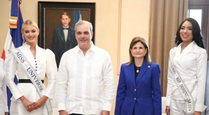 Presidente Abinader recibe a Miss Universo y Miss República Dominicana en el Palacio Nacional