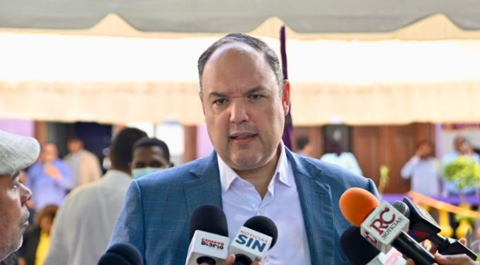 Renuncia del PLD exsenador de Barahona José del Castillo Saviñón