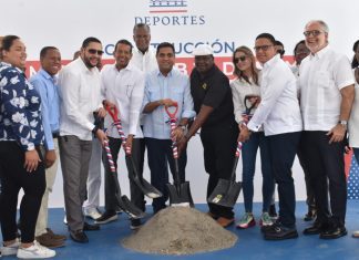 Ministro Kelvin Cruz da primer picazo para la construcción del multiusos del Club 30 de Mayo