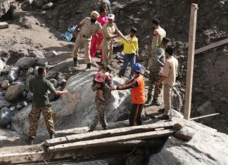 Lluvias torrenciales e inundaciones repentinas en el norte de Pakistán dejan un saldo de más de 300 muertos