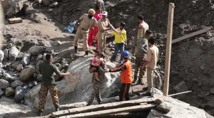 Lluvias torrenciales e inundaciones repentinas en el norte de Pakistán dejan un saldo de más de 300 muertos