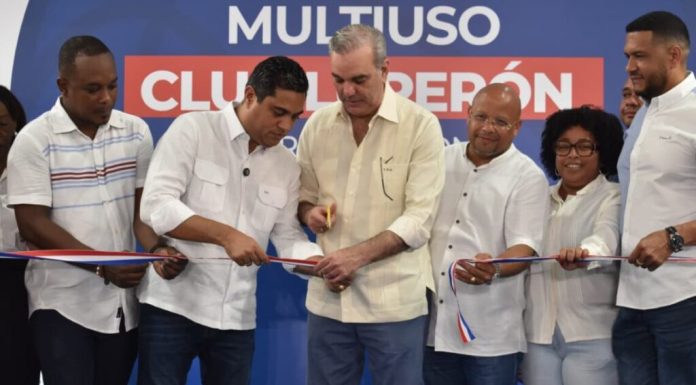 El presidente Abinader y el ministro de Deportes entregan remodelado Club Luperón; costó casi 35 millones