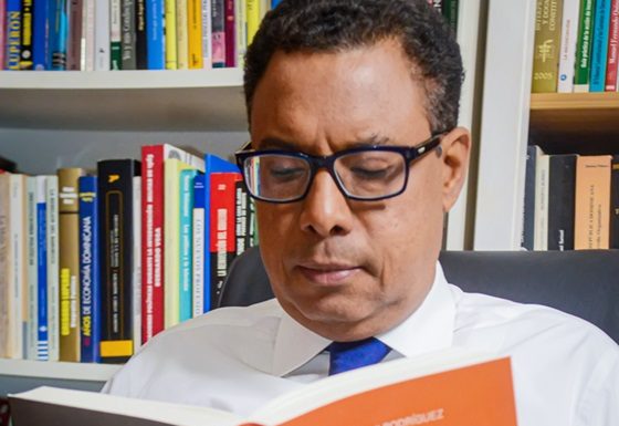 Jurista y escritor Namphi Rodríguez presenta su quinta obra dedicada a la justicia administrativa