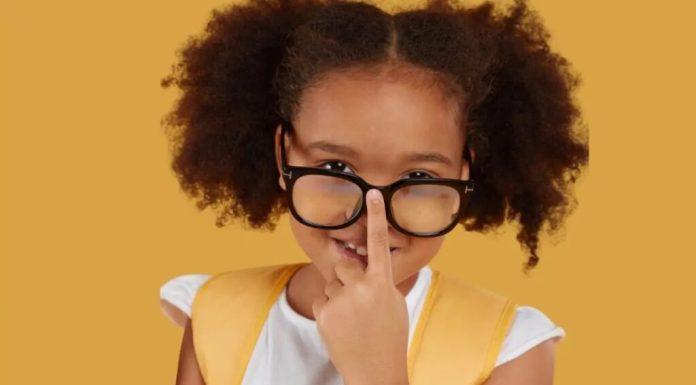 Oftalmóloga alerta sobre la epidemia de miopía en niños