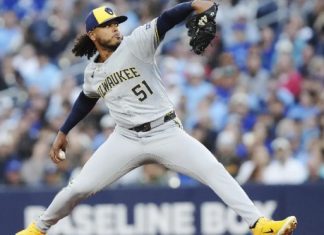 Peralta tira seis entradas en blanco con ocho ponches